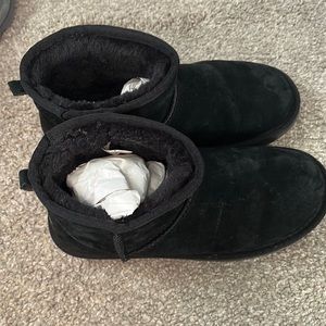 Used Lamo classic boots. Size 6